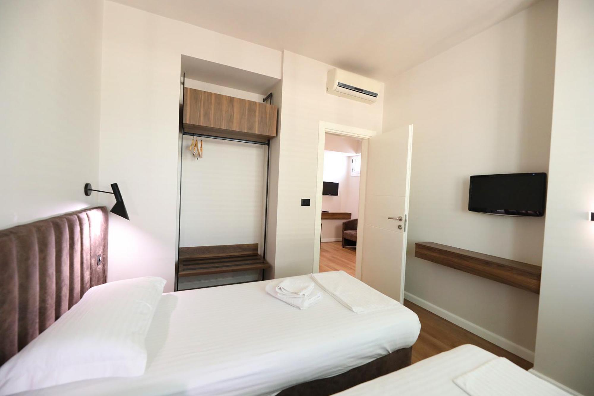Hotel Libertas Vlorë Exterior foto